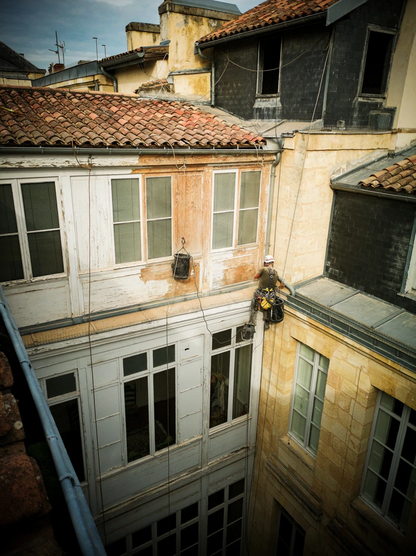 Rénovation d’une façade et d’un bow-window en bois